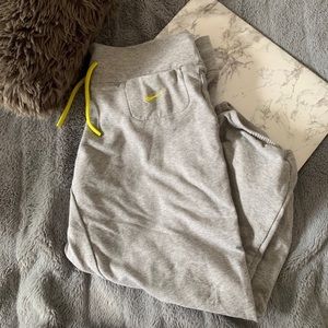 Nike sweatpants . Unique foldable band